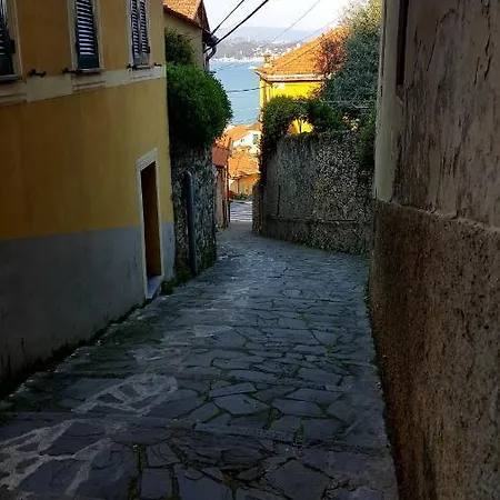 La Terrazza Nel Borgo Fezzano (Liguria)